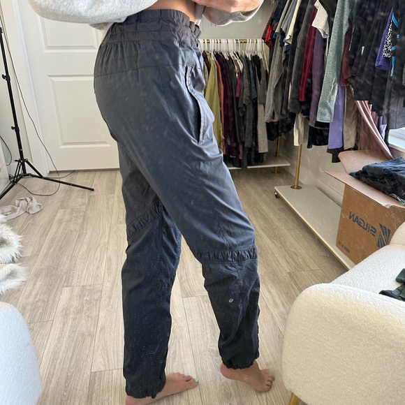 G6. Lululemon Community Pants in Gray - Size 6 - Picture 5 of 11